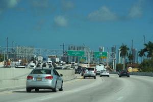 miami, usa - 5. november 2018 - miami florida verstopfte autobahnen foto