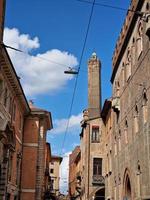 bologna italien mittelalterliche turmansicht foto