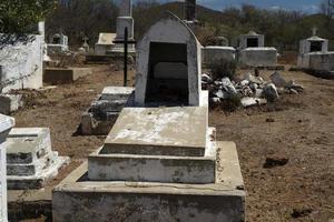 Alter mexikanischer Friedhof im Bergbaudorf El Triunfo Baja California Sur foto