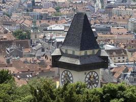 graz österreich historischer uhrturm foto