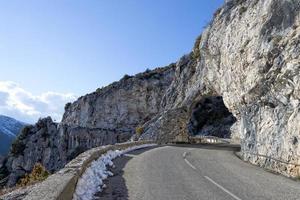 hohe provenzalische bergstraße in frankreich foto