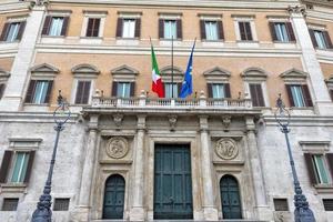 montecitorio-palastplatz und obeliskansicht foto