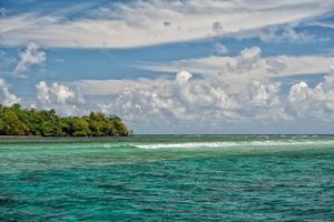 siladen türkisfarbene tropische paradiesinsel foto