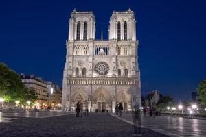 notre dame paris nachtansicht foto