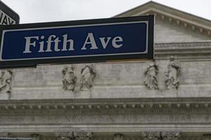 Fifth Avenue Schild New York Library Way Street foto