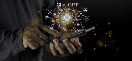 Geschäftsmann mit Lichtsymbol GPT-Intelligenz ai.chat GPT-Chat mit ai künstlicher Intelligenz, Chat generieren. futuristische technologie, roboter im online-system. foto