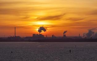 industrielle Skyline von Tampa City im Morgengrauen foto