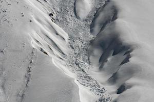 Lawinenschneerutsche in den Dolomiten foto