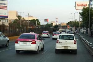 mexiko-stadt, mexiko - 18. märz 2018 - mexikanische metropole hauptstadt verstopfter verkehr foto