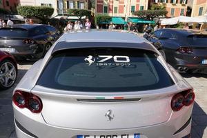 portofino, italien - 20. oktober 2018 - ferrari-rallye, die supercar-konvention versammelt foto