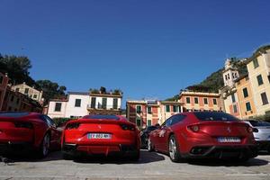 portofino, italien - 20. oktober 2018 - ferrari-rallye, die supercar-konvention versammelt foto