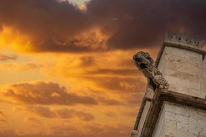 valencia seidenbörse gebäude lonja de la seda wasserspeier bei sonnenuntergang foto