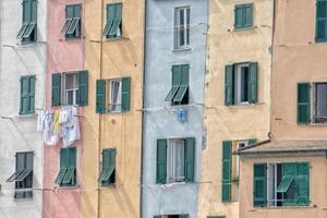 Portovenere bemalte Häuser des malerischen italienischen Dorfes foto