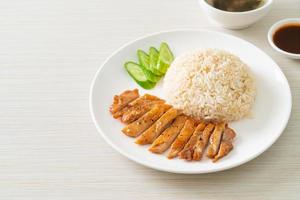 gegrilltes Hähnchen mit gedämpftem Reis foto
