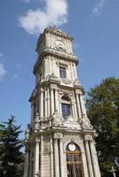 Dolmabahçe-Glockenturm in Istanbul, Türkei foto