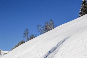 Winterlandschaft in den österreichischen Alpen foto