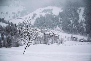 Winterlandschaft in den österreichischen Alpen foto