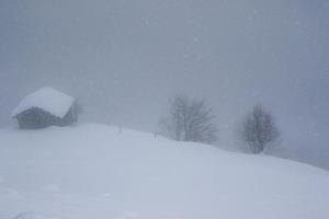 Winterlandschaft in den österreichischen Alpen foto