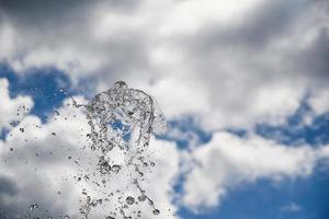 Wasserspritzer am Himmel foto