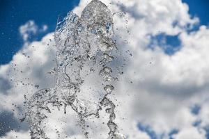 Wasserspritzer am Himmel foto