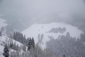 Winterlandschaft in den österreichischen Alpen foto