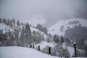 Winterlandschaft in den österreichischen Alpen foto