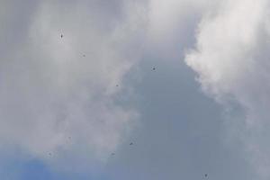 stürmisches Wetter und dunkle Wolken foto