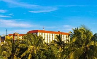 Hotels Gebäude Häuser im tropischen Paradies in Puerto Escondido Mexiko. foto