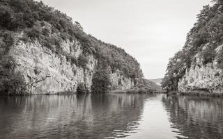 Nationalpark Plitvicer Seen bunte Landschaft türkisfarbenes Wasser in Kroatien. foto