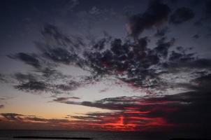 bunter Himmel bei Sonnenuntergang foto