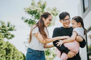 glückliche asiatische Familie foto