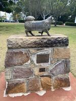 Toowoomba, Queensland, Australien. - am 06. januar 2023. - denkmal für das welpenmaskottchen der toowoomba thistle pipe band am picknickpunkt in rangeville. foto