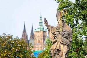 statue des heiligen augustinus von hippo foto