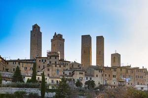 das mittelalterliche dorf san gimignano in der toskana italien foto