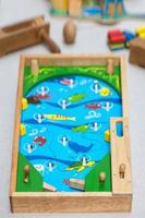 Flipper-Spiel. Vintage-Holz und Kunststoff foto