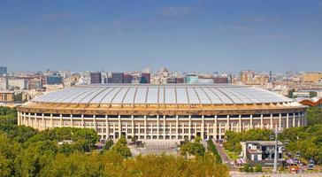 moskau, russland - 12. juli 2022 blick auf die stadt und den luzhniki-sportpalast foto