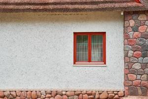 Hausfassade mit Fenster foto