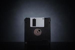 Diskette auf dunklem Hintergrund foto