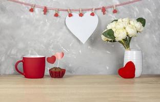 fröhlichen Valentinstag. Valentinstag Hintergrunddesign. vorhanden, die Becher sind rot. Banner. Platz kopieren foto