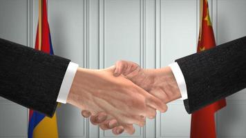 Geschäftstreffen der armenischen und chinesischen Beamten. Diplomatie-Deal. Handschlag des Partners