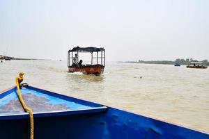 ganga, gesehen in garh mukteshwar, uttar pradesh, indien, der fluss ganga gilt als der heiligste fluss für hindus, ein blick auf garh ganga brij ghat, der ein sehr berühmter religiöser ort für hindus ist foto