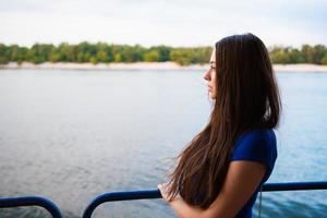 Porträt einer netten jungen Frau foto