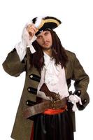 Porträt eines jungen Mannes in einem Piratenkostüm foto