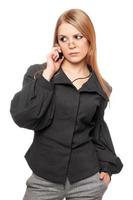 Porträt einer unzufriedenen jungen Blondine in einem grauen Business-Anzug foto