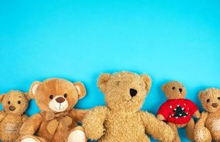 Teddybären auf blauem Hintergrund, Freundschaftskonzept, foto