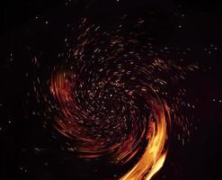 wirbelnde Feuerfunken aus brennendem Feuer foto