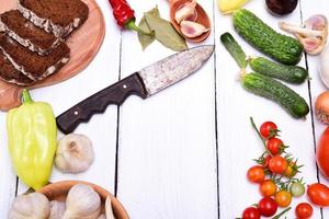 frisches gemüse tomaten, gurken und paprika foto