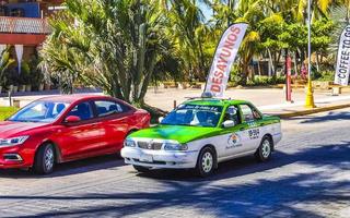 puerto escondido oaxaca mexiko 2023 grünes buntes taxiauto in puerto escondido mexiko. foto