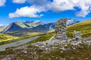 wunderschönes berg- und landschaftsnaturpanorama rondane nationalpark norwegen. foto