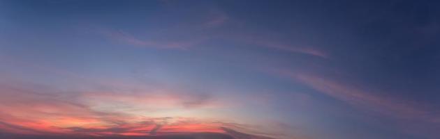 Himmel und Wolken foto